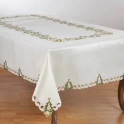 Saro Lifestyle Nostalgic Holiday Christmas Tree Tablecloth -Saro Lifestyle GUEST 07d162ac 1b0f 4578 9c1d 8d0c4efef3da