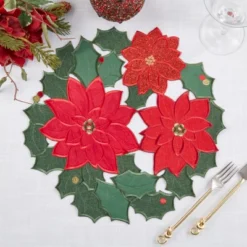 Saro Lifestyle Winter Bloom Placemat (Set Of 4), 15", Red/Green -Saro Lifestyle GUEST 16dedff5 0cdd 4a7e 9809 d080442d9351