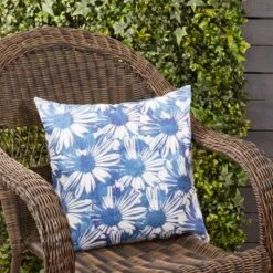 Saro Lifestyle Fresh Floral Outdoor Poly Filled Throw Pillow, 18"x18", Blue -Saro Lifestyle GUEST 381a970f a8b0 4de5 ae29 63eb26658dd0