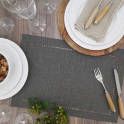 Saro Lifestyle Laser-Cut Hemstitch Placemat -Saro Lifestyle GUEST 3ed55b0e cf41 4273 b487 73b8ac4d3dfb